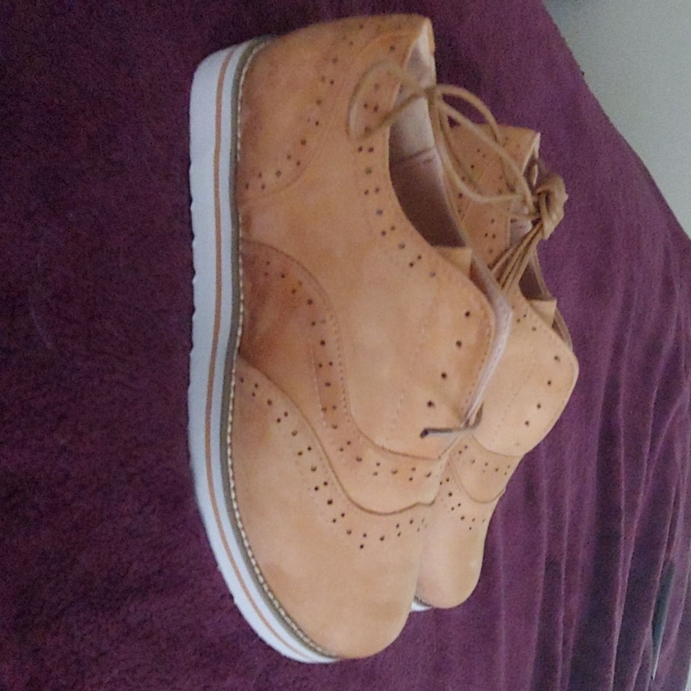 Oxford style shoes